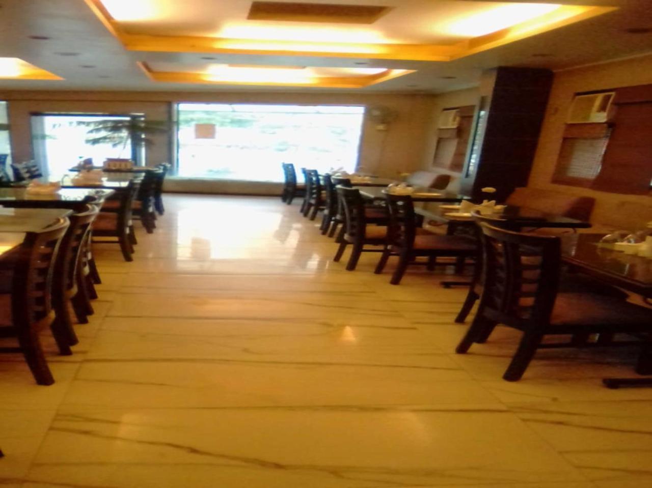 Oyo 3499 Tekarees Inn Lucknow Exterior photo